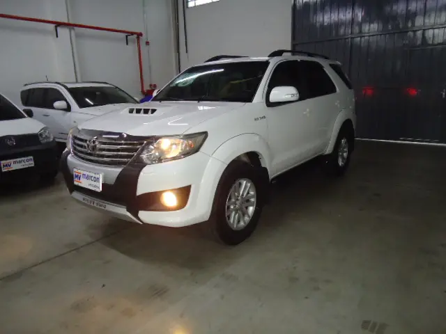 TOYOTA Hilux SW4 - Foto