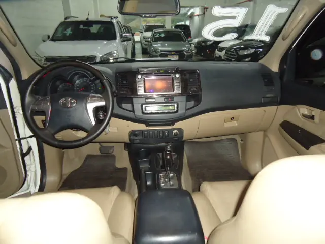 TOYOTA Hilux SW4 - Foto