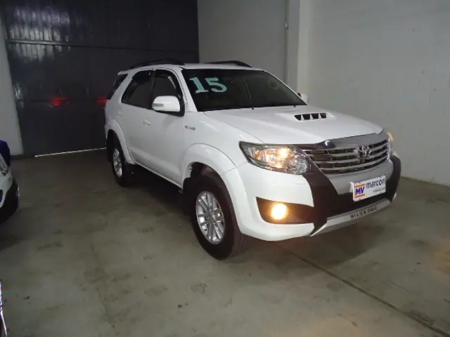 TOYOTA Hilux SW4 - Foto