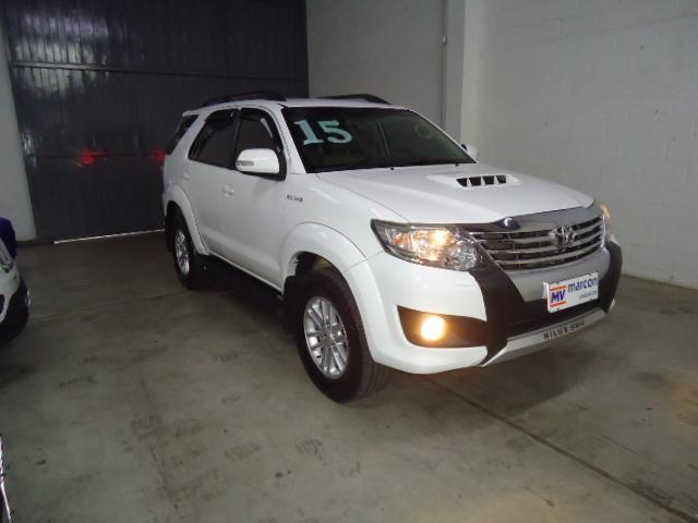 TOYOTA Hilux SW4 - Foto