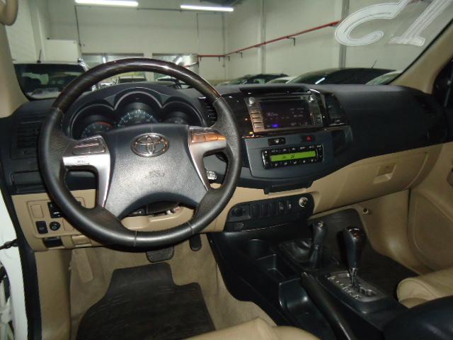 TOYOTA Hilux SW4 - Foto