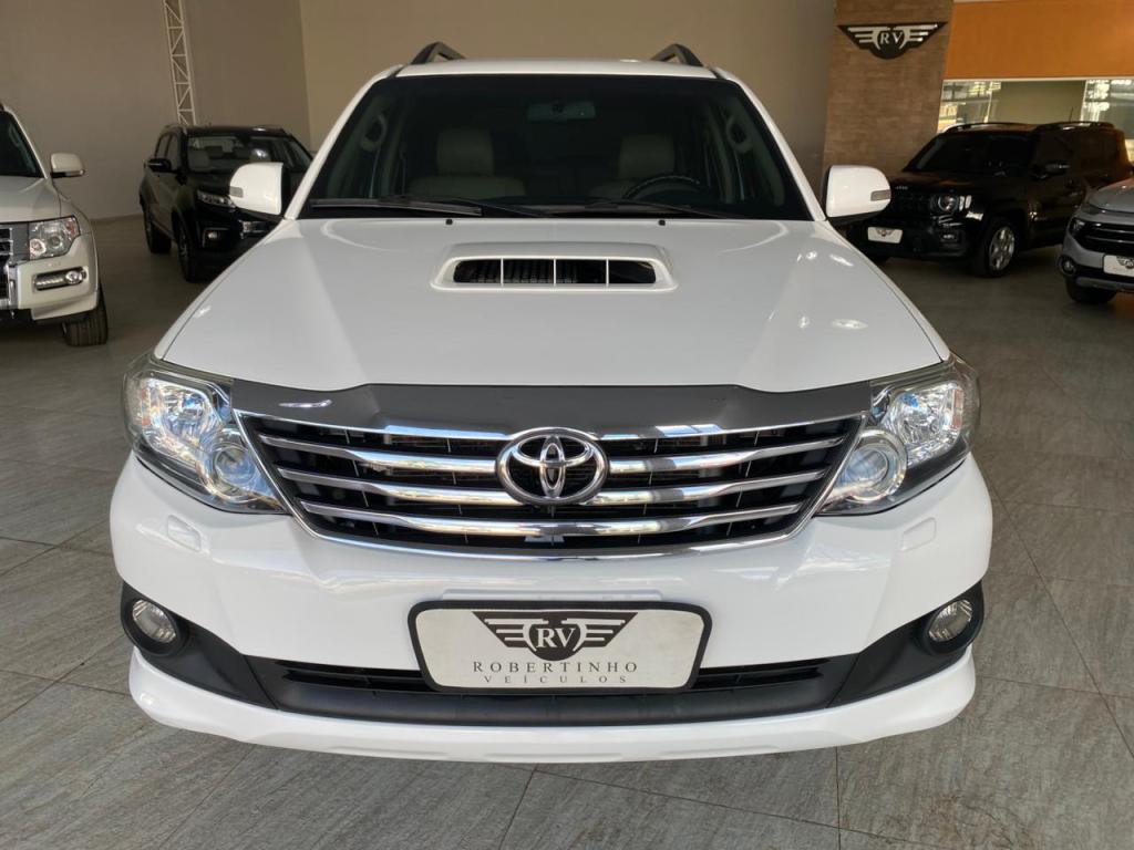 TOYOTA Hilux SW4 - Foto