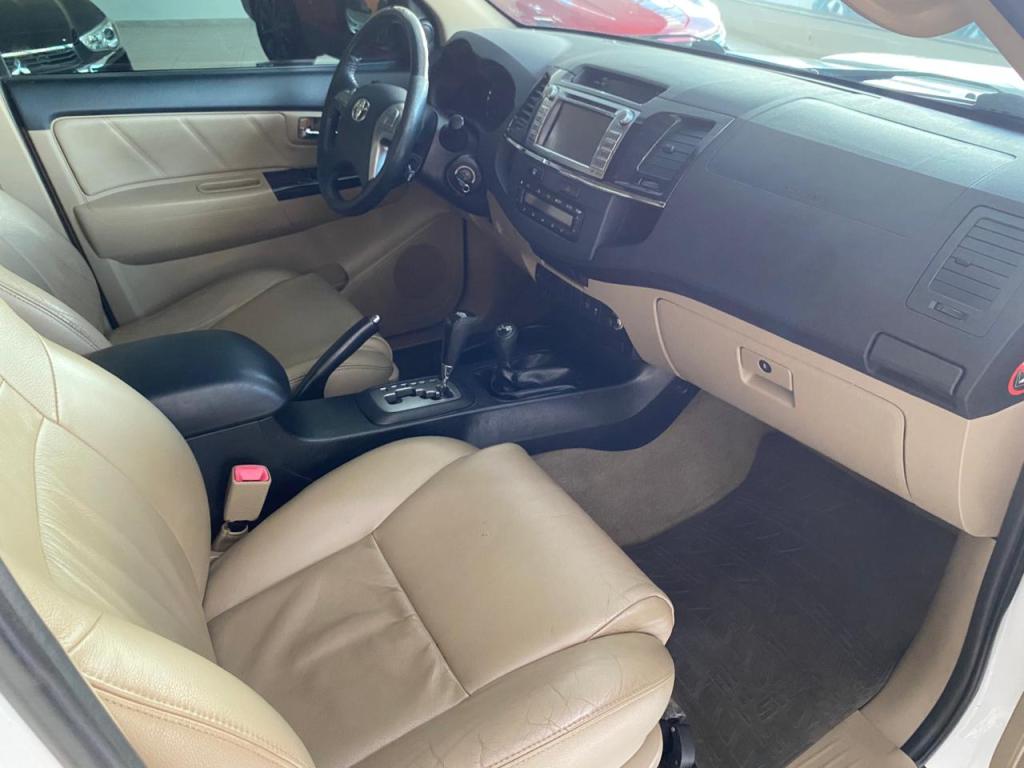 TOYOTA Hilux SW4 - Foto