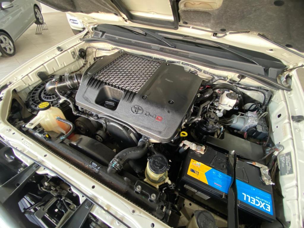 TOYOTA Hilux SW4 - Foto