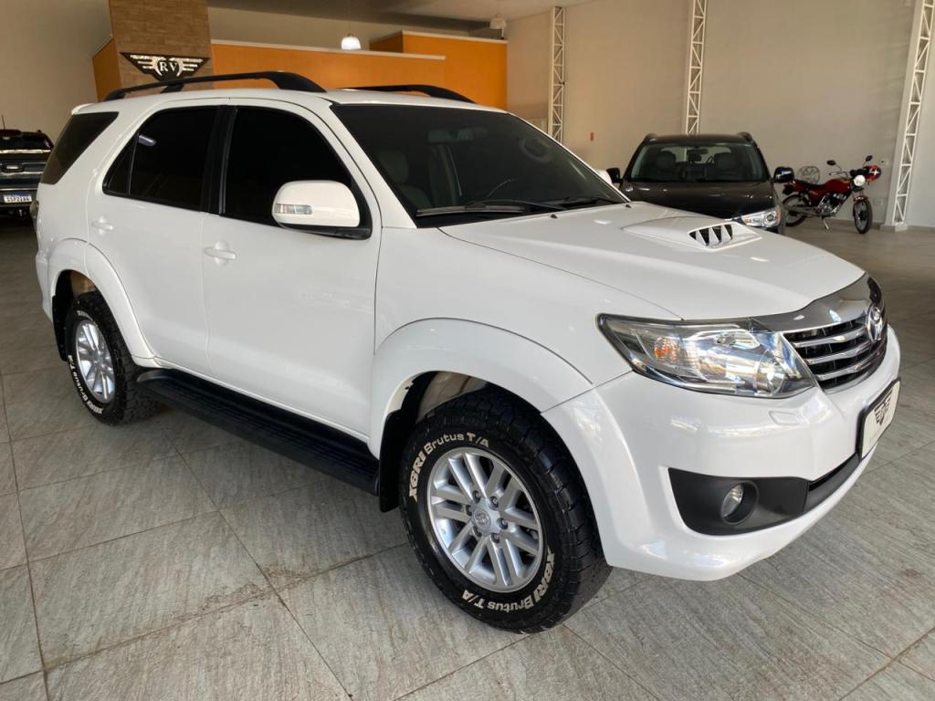 TOYOTA Hilux SW4 - Foto