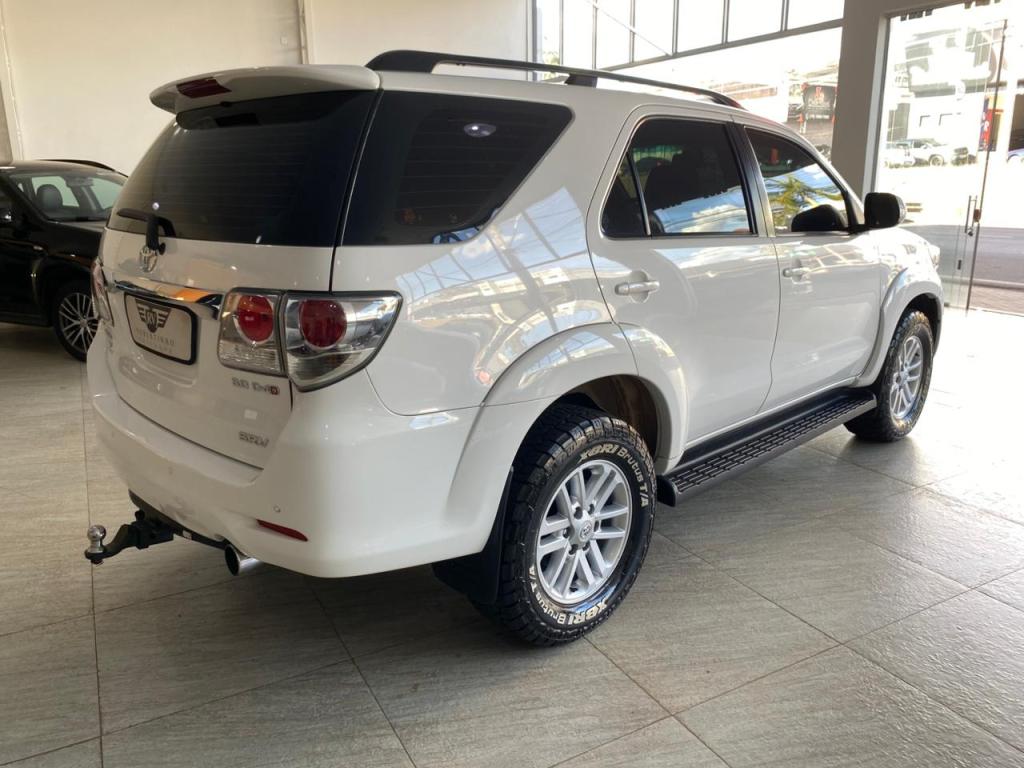 TOYOTA Hilux SW4 - Foto