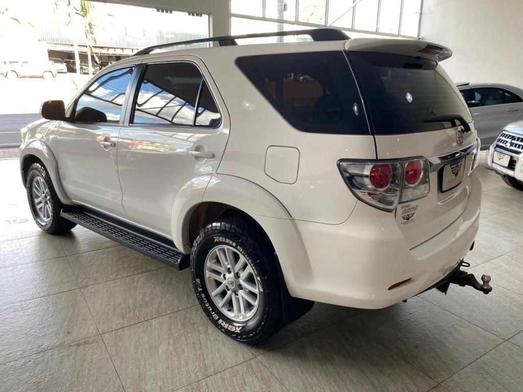 TOYOTA Hilux SW4 - Foto