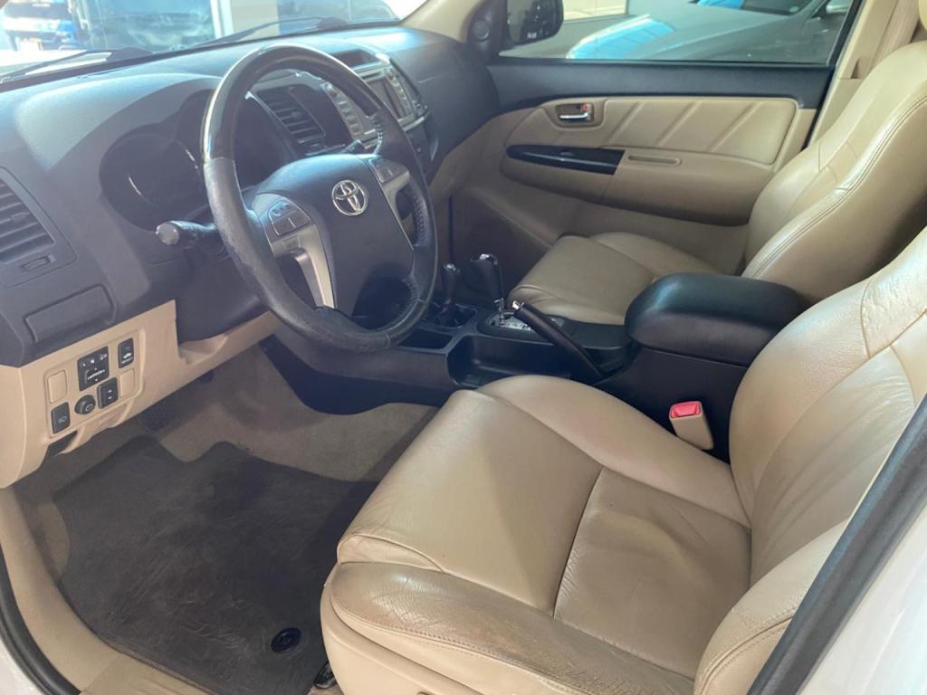 TOYOTA Hilux SW4 - Foto