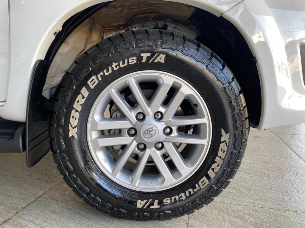 TOYOTA Hilux SW4 - Foto