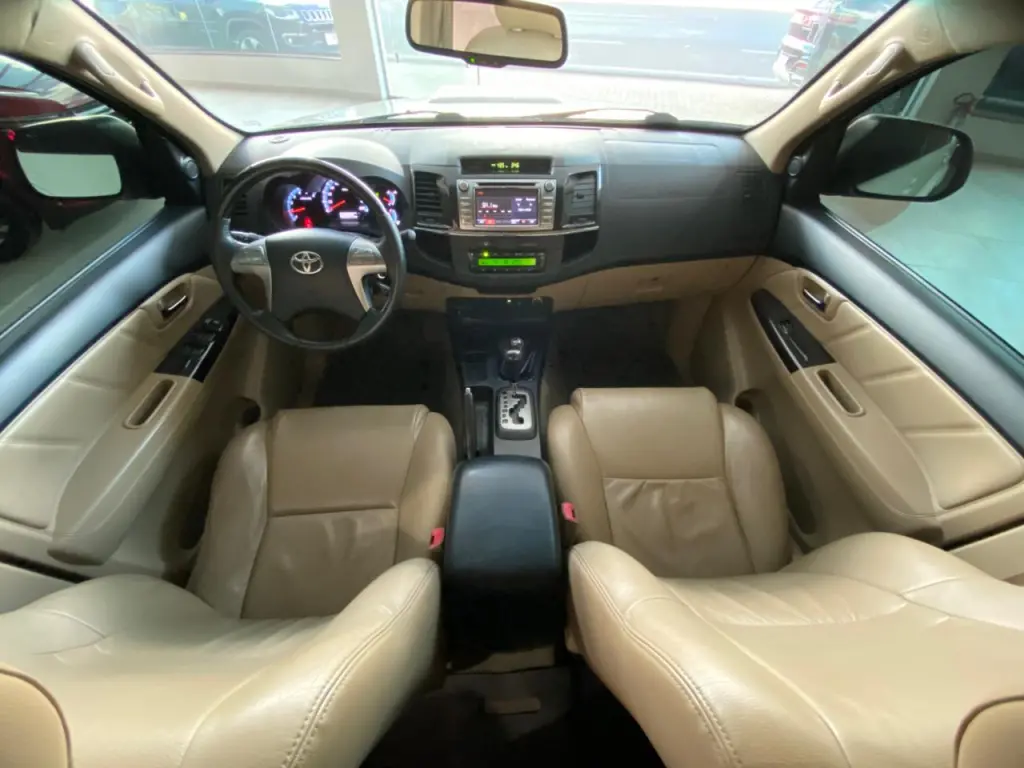 TOYOTA Hilux SW4 - Foto