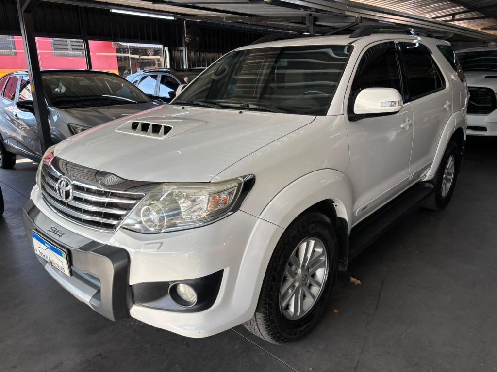 TOYOTA Hilux SW4