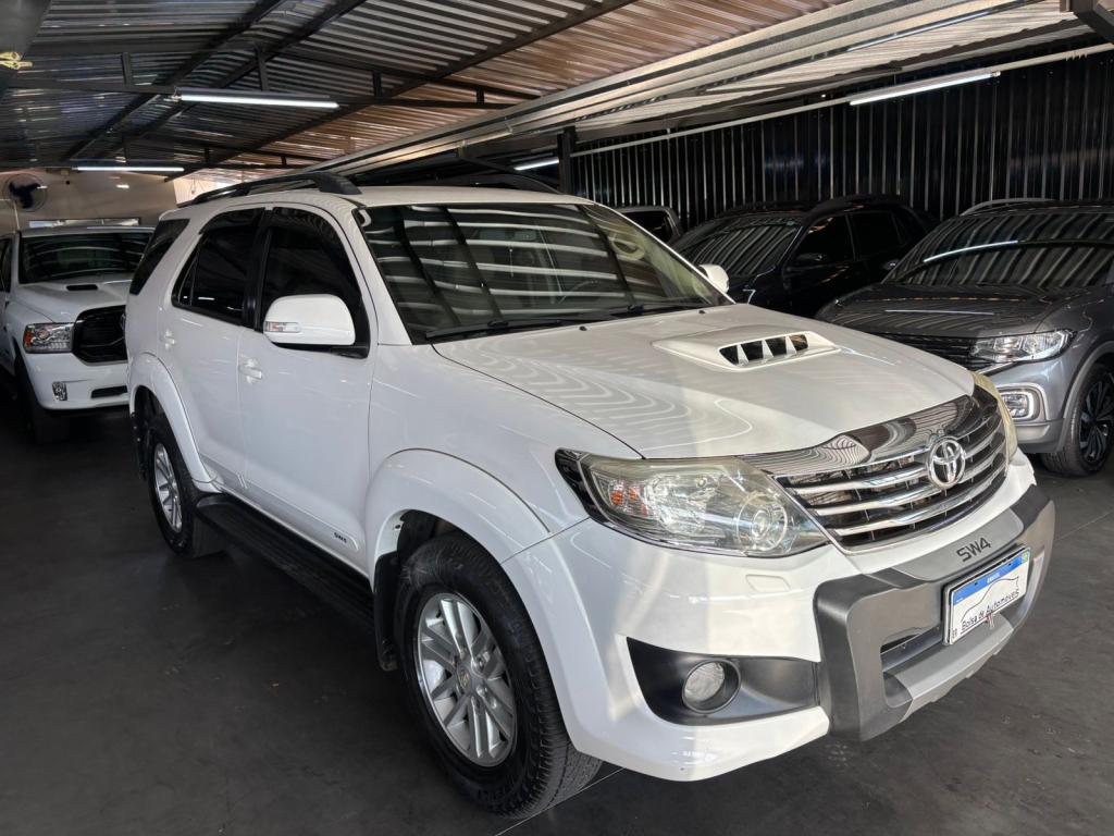 TOYOTA Hilux SW4 - Foto