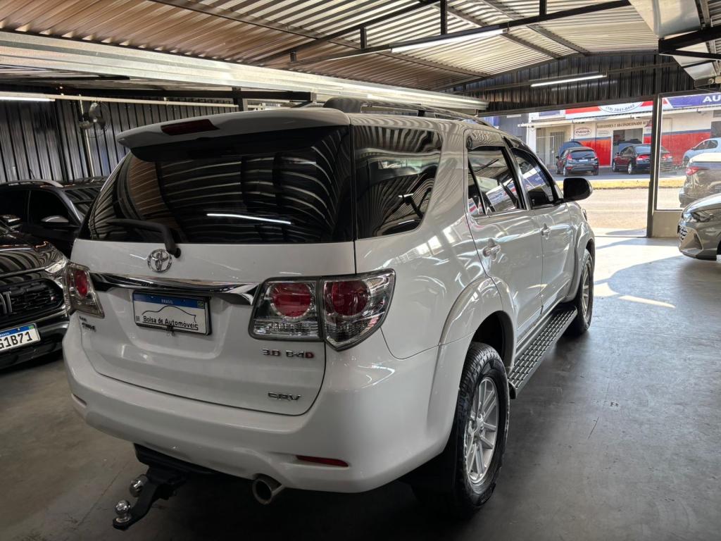 TOYOTA Hilux SW4 - Foto