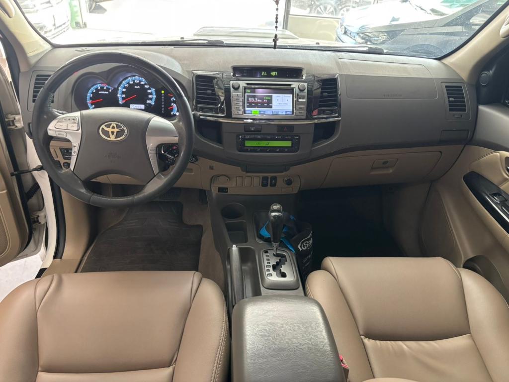 TOYOTA Hilux SW4 - Foto