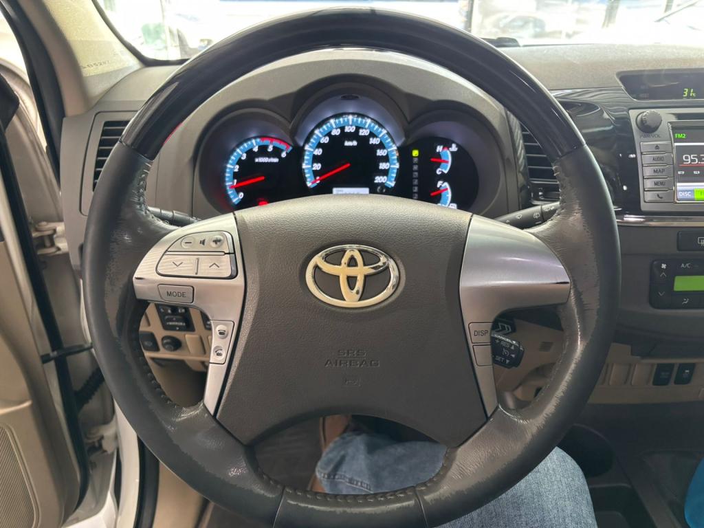 TOYOTA Hilux SW4 - Foto