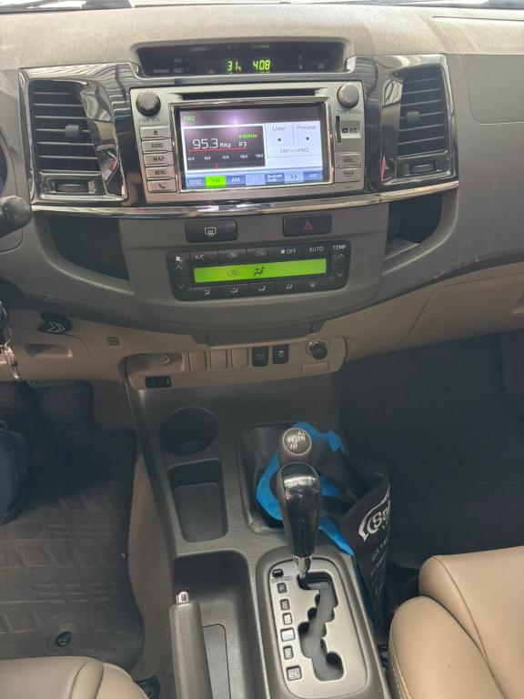 TOYOTA Hilux SW4 - Foto