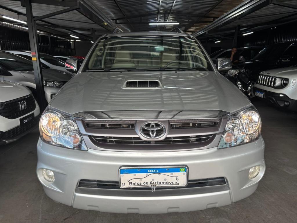 TOYOTA Hilux SW4 - Foto
