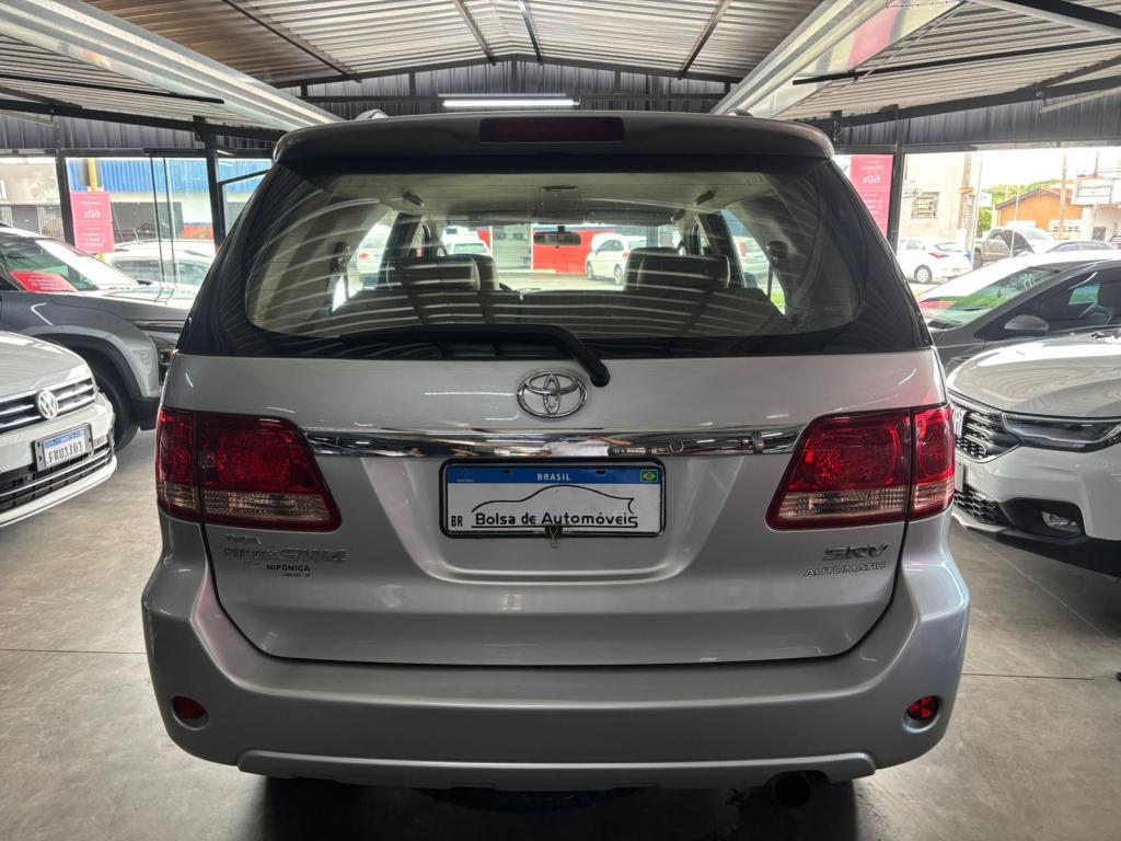 TOYOTA Hilux SW4 - Foto