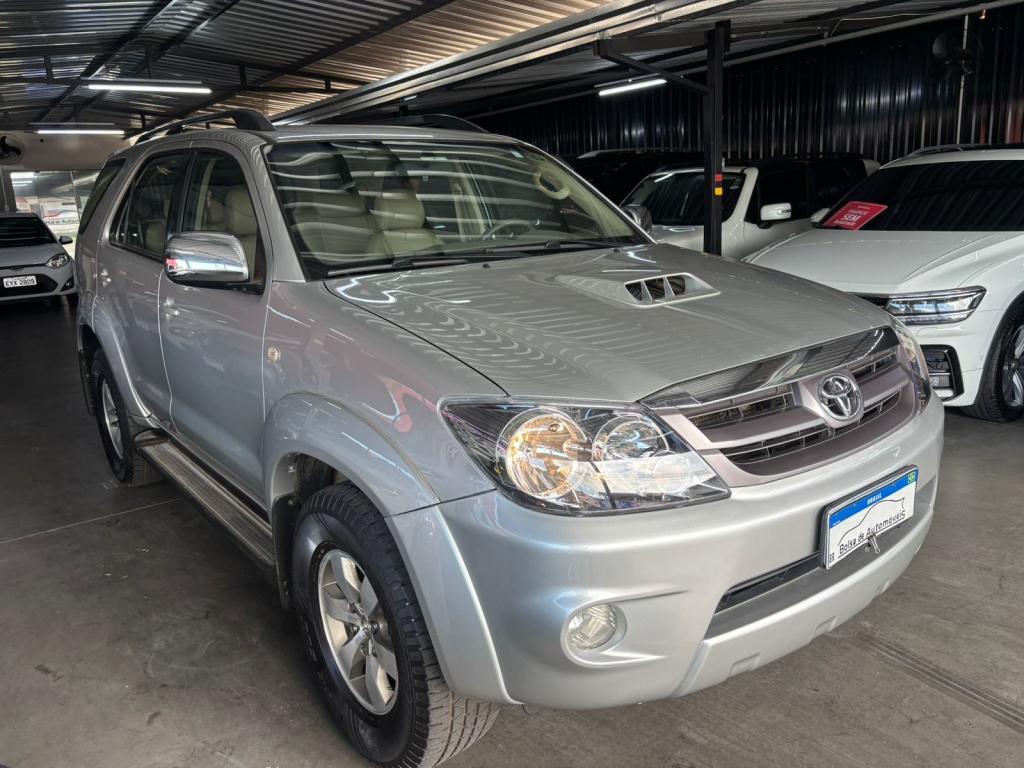 TOYOTA Hilux SW4 - Foto