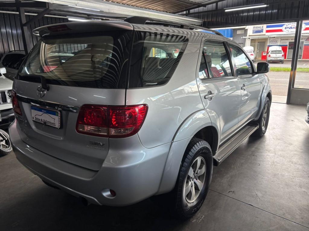 TOYOTA Hilux SW4 - Foto