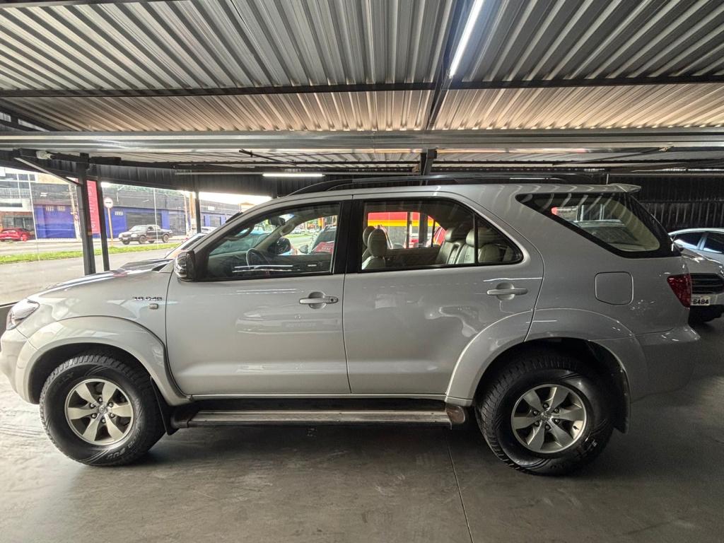 TOYOTA Hilux SW4 - Foto