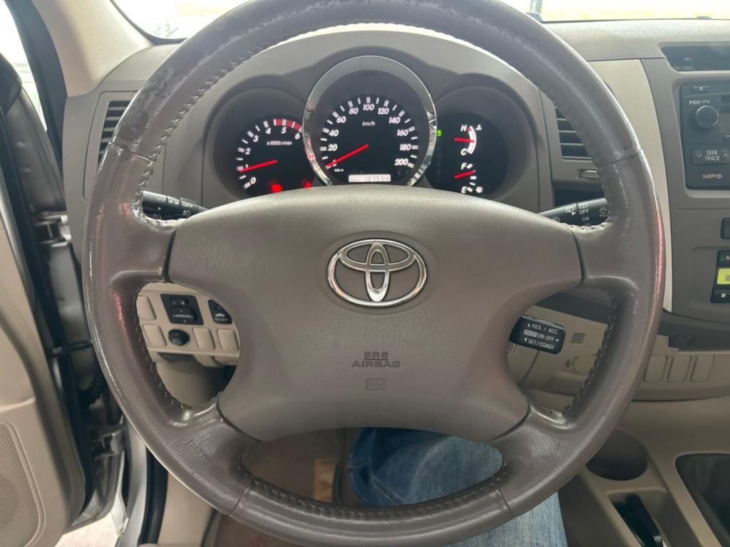 TOYOTA Hilux SW4 - Foto