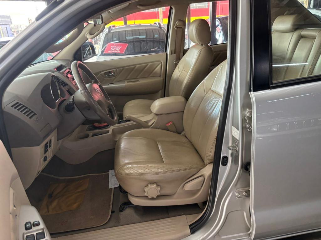 TOYOTA Hilux SW4 - Foto