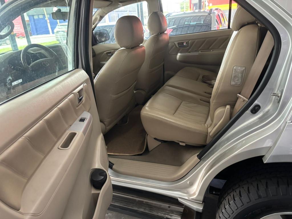 TOYOTA Hilux SW4 - Foto