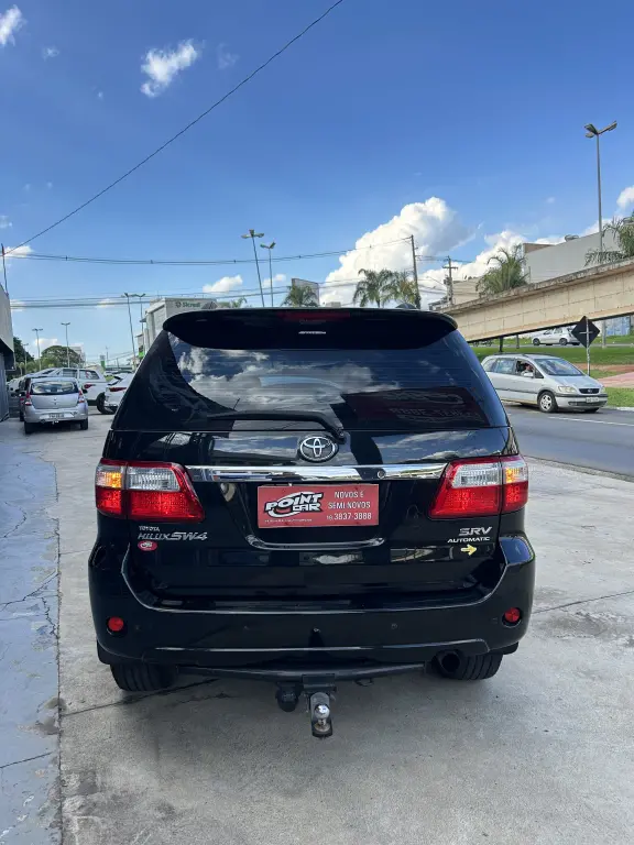 TOYOTA Hilux SW4 - Foto