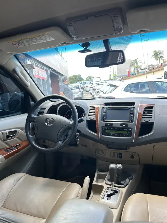 TOYOTA Hilux SW4 - Foto