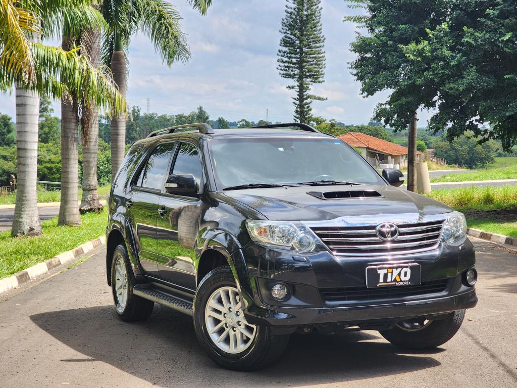 TOYOTA Hilux SW4