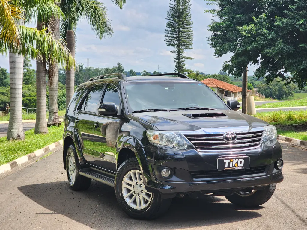 TOYOTA Hilux SW4