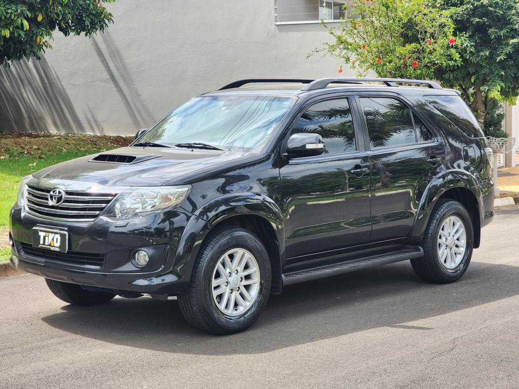 TOYOTA Hilux SW4 - Foto