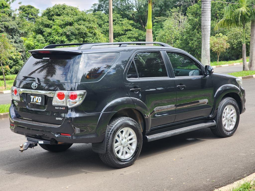 TOYOTA Hilux SW4 - Foto