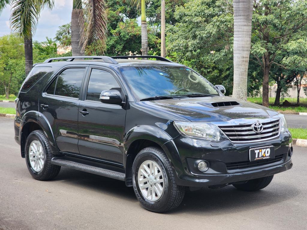 TOYOTA Hilux SW4 - Foto