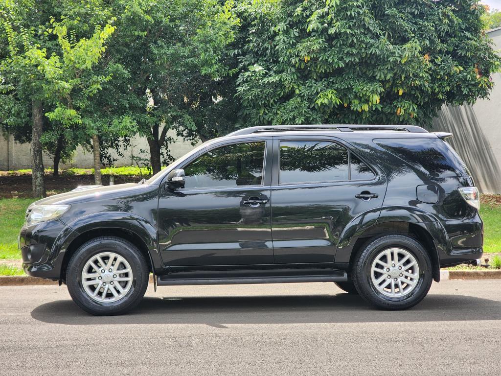 TOYOTA Hilux SW4 - Foto