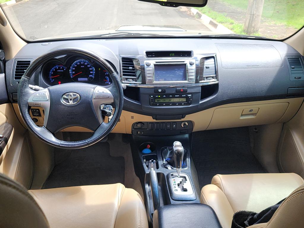 TOYOTA Hilux SW4 - Foto