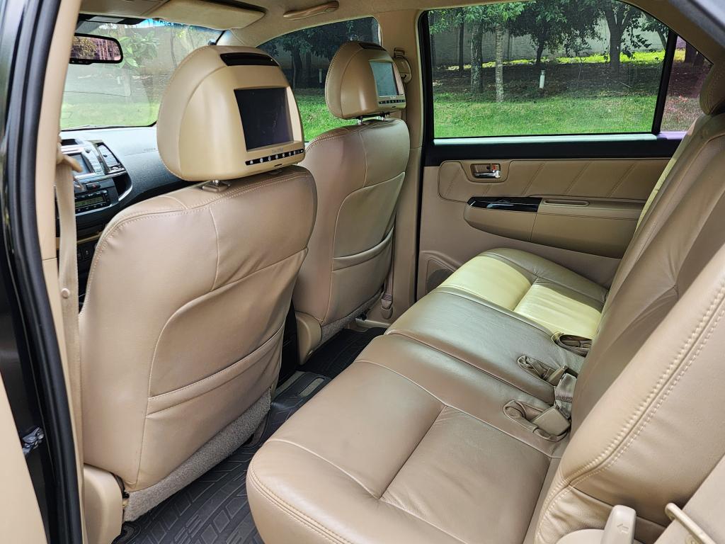 TOYOTA Hilux SW4 - Foto