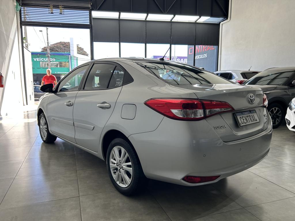 TOYOTA Yaris Sedan - Foto