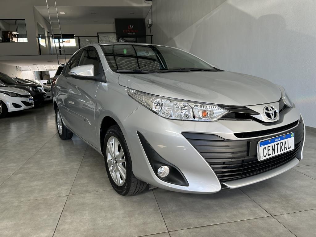 TOYOTA Yaris Sedan - Foto
