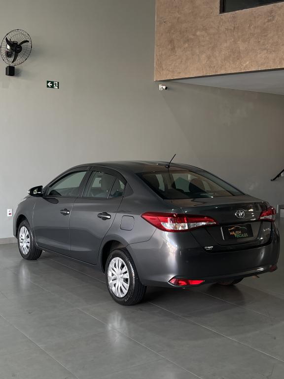 TOYOTA Yaris Sedan - Foto