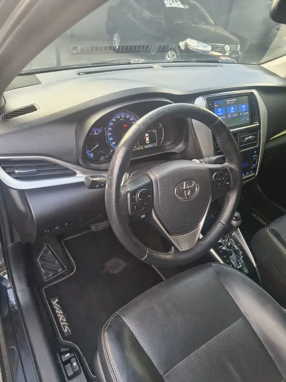 TOYOTA Yaris Sedan - Foto