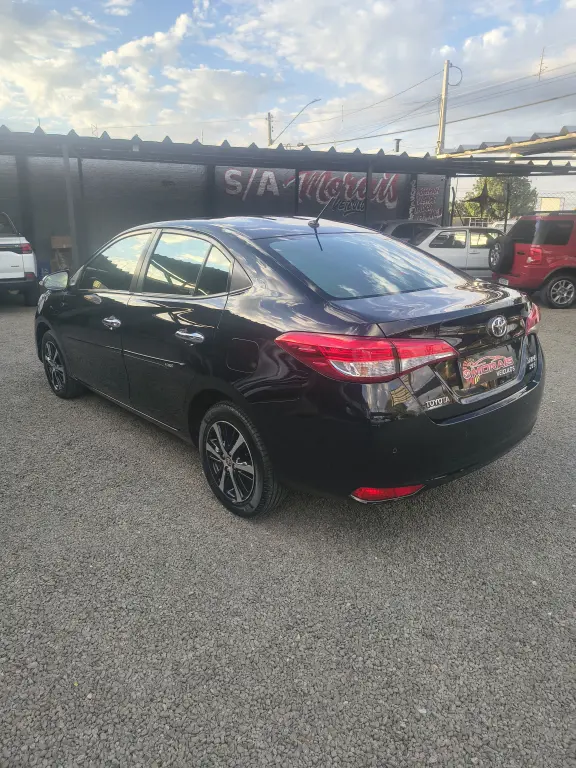 TOYOTA Yaris Sedan - Foto