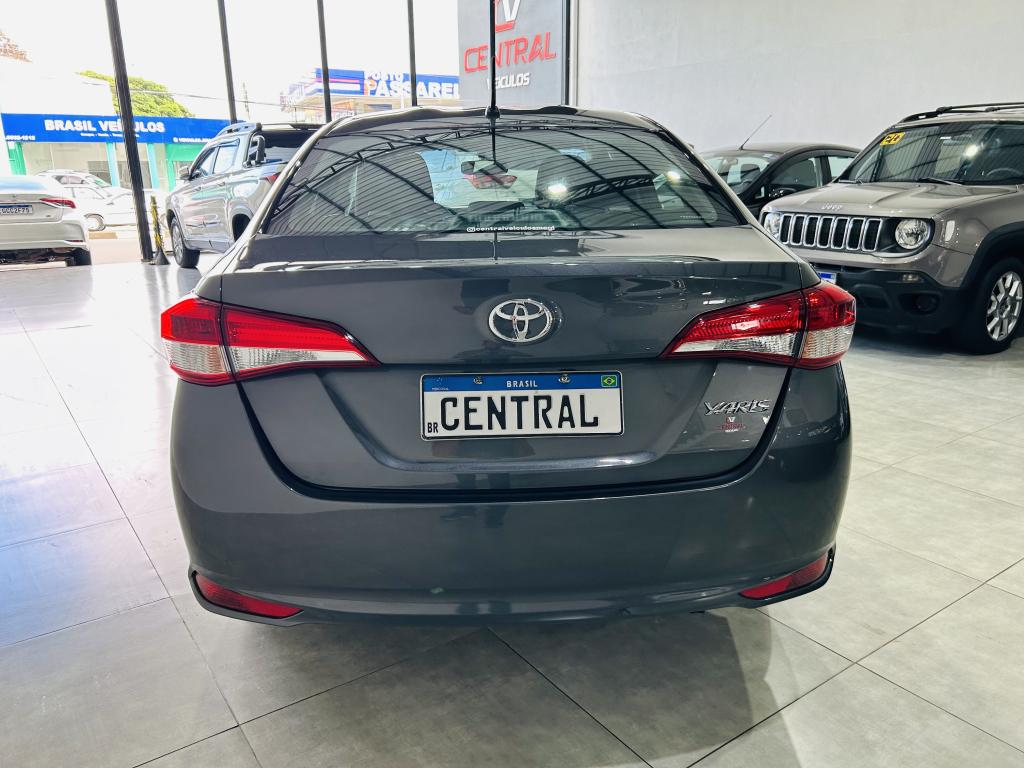 TOYOTA Yaris Sedan - Foto