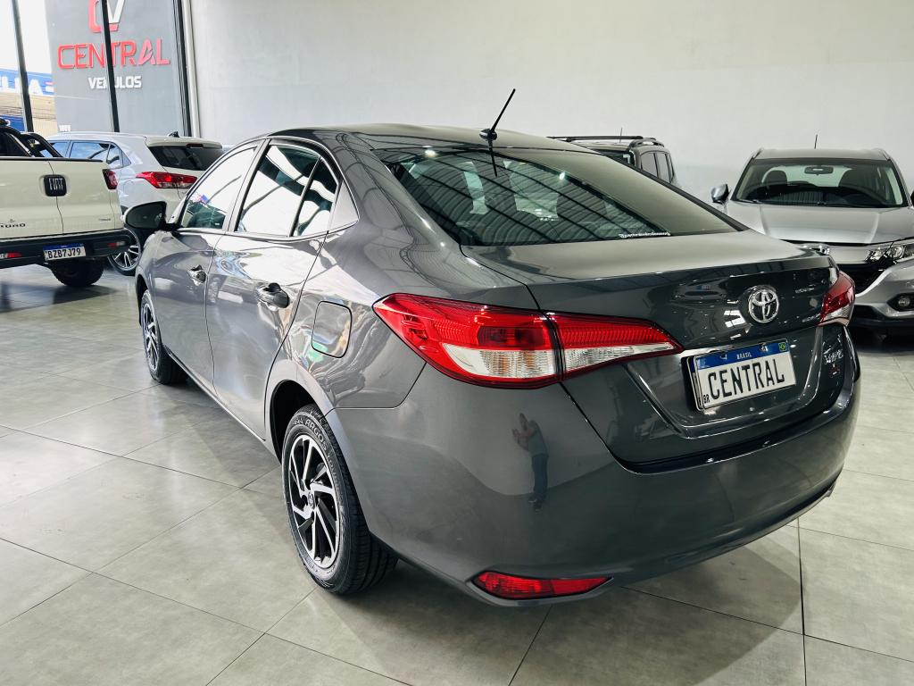 TOYOTA Yaris Sedan - Foto