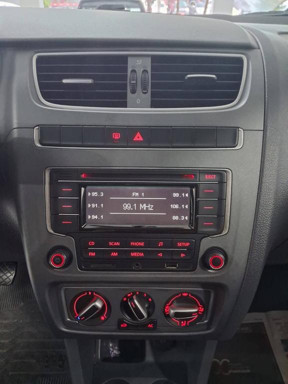 VOLKSWAGEN Fox - Foto