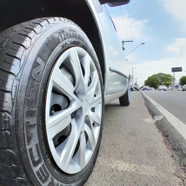 VOLKSWAGEN Fox - Foto