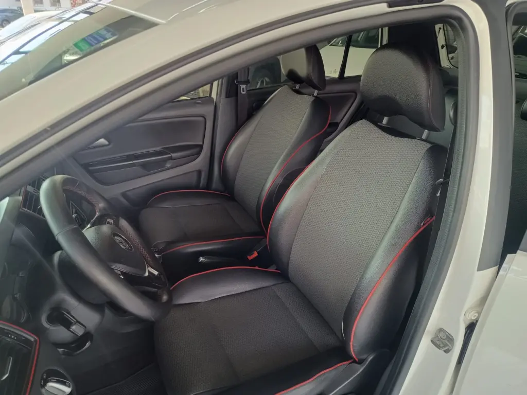 VOLKSWAGEN Fox - Foto