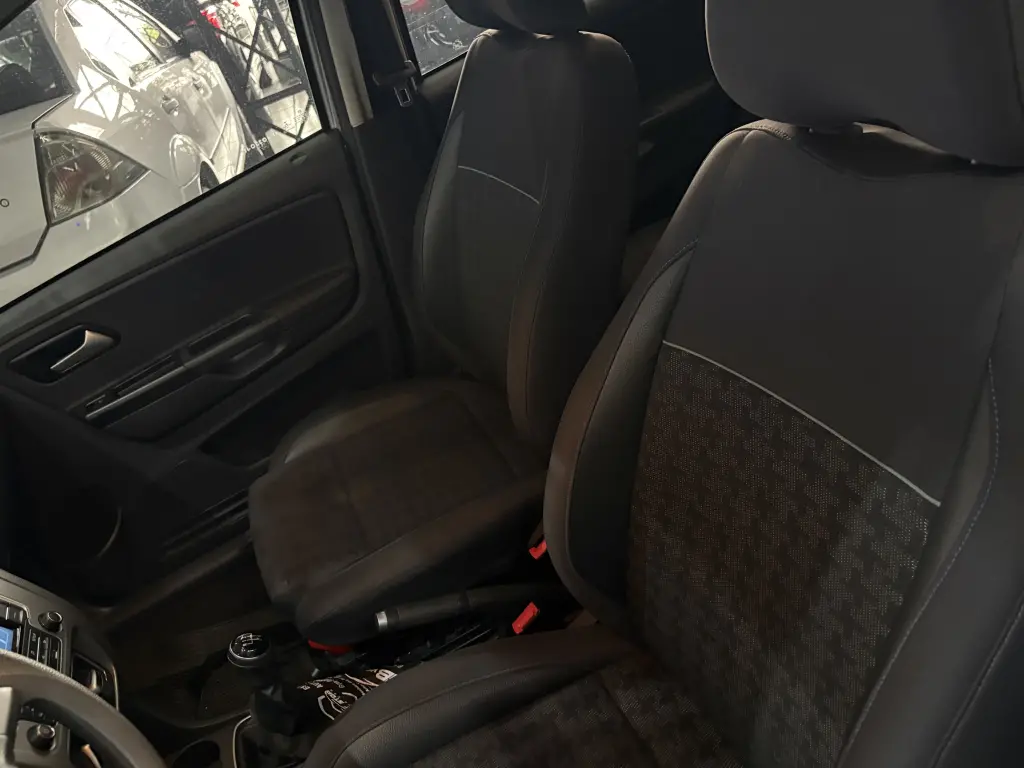 VOLKSWAGEN Fox - Foto