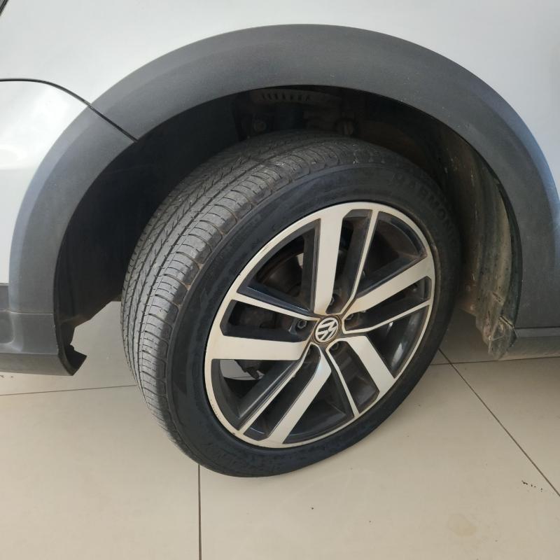 VOLKSWAGEN Fox - Foto